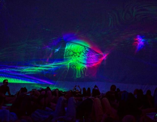 Evelina Domnitch (BY/NL) & Dmitry Gelfand (RU/NL): 10000 Peacock feathers in foaming acid 